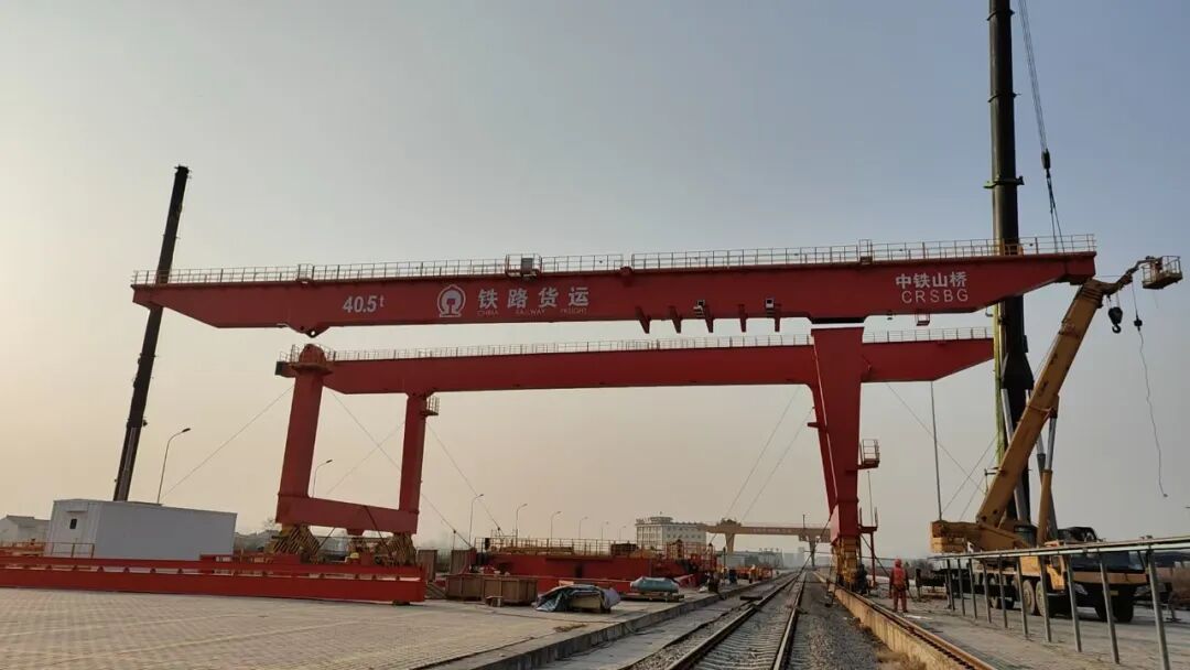 寶雞集裝箱吊安裝項目主梁吊裝圓滿成功!